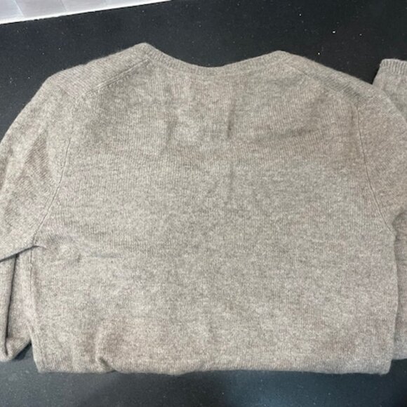 TAHARI PURE LUXE 100% CASHMERE SO SOFT MEDIUM GRAY V NECK SWEATER LADIES M MED - Picture 3 of 4